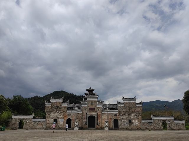 千年時姓古村宗祠，八百歲樟樹兄弟
