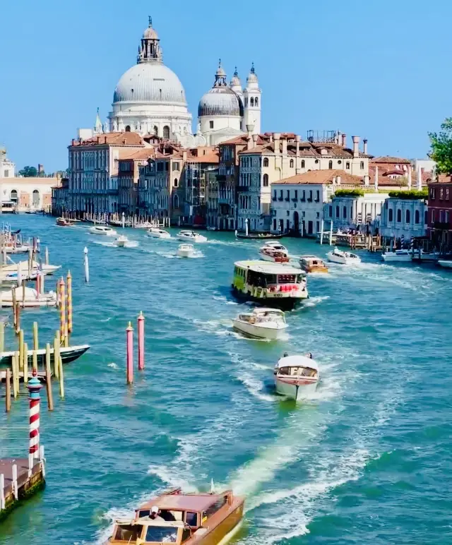 Venice Grand Canal: The world's most exquisite 'street' is in the early morning, as we take a boat ride