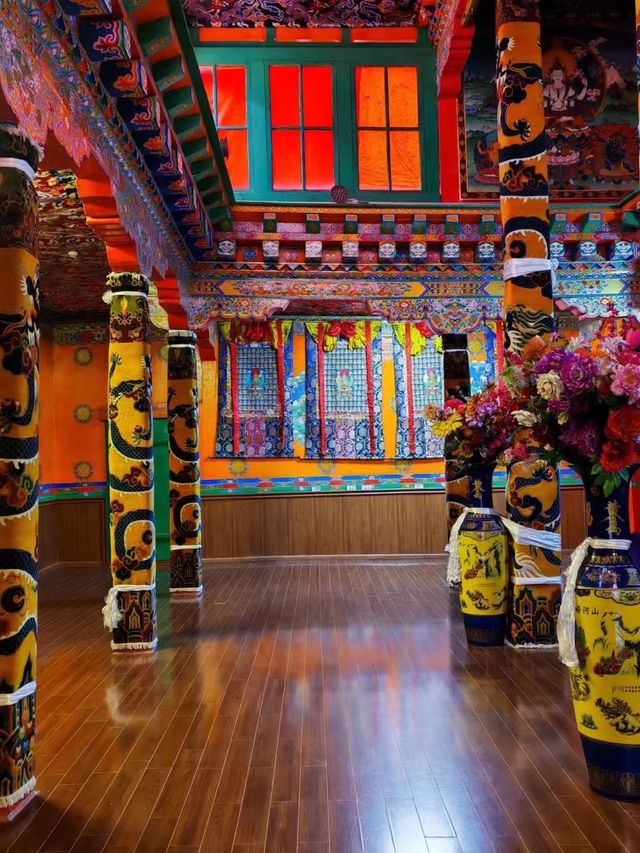 魅力西藏，藏傳佛教寺廟——強巴林寺。