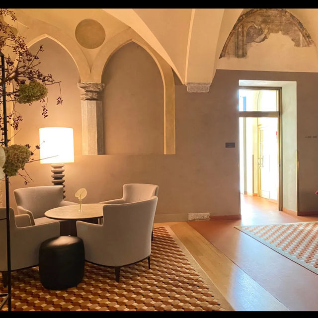 Luxurious Hotel surrounded by all luxurious stores in Milan 