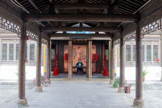 Travel back in time to Lichuan Ancient City, and drive through a thousand years of history. 