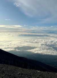 感受登山的魅力｜印度尼西亞巴東馬拉皮火山。