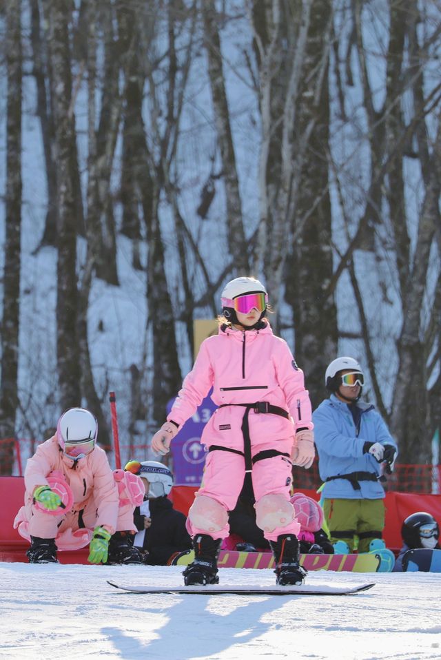 神農架滑雪太舒服了，天氣暖和服裝也好看