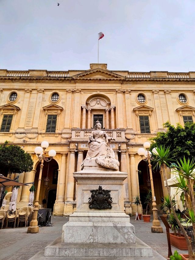 A Quiet Morning in Malta: Walking in Valletta's Streets ☕🌥️
