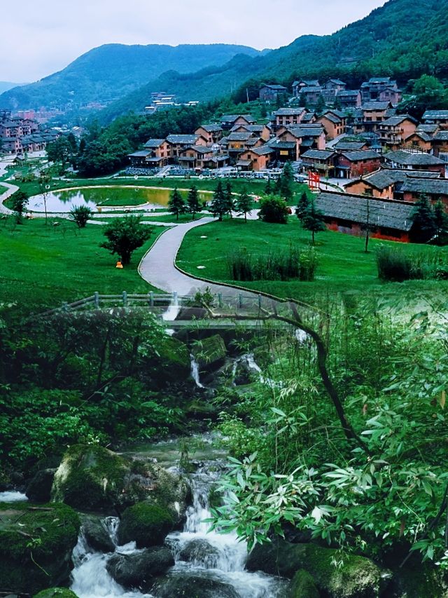 唔好再去熱門地人逼人！嚟六盤水清涼一夏
