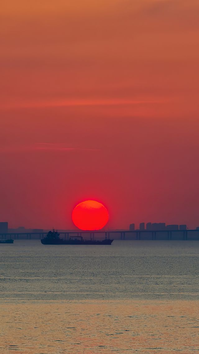 【青島碼頭日落漫遊指南：在浮光躍金中邂逅海的詩意】