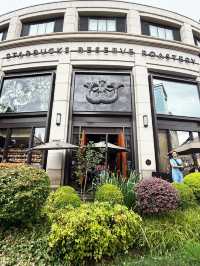 One of the world largest Starbucks 🍺