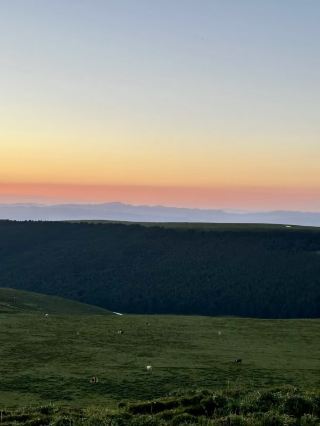 Dawn at Cangling: The Serene Morning of Luyashan