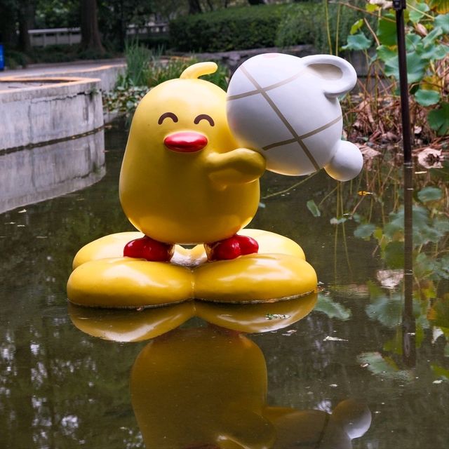Big Duck Figurines in Shanghai? Yes, Fuxing Park 🦆🦆