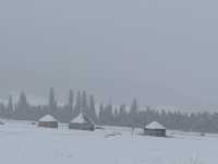 下雪的伊犁那拉提空中草原