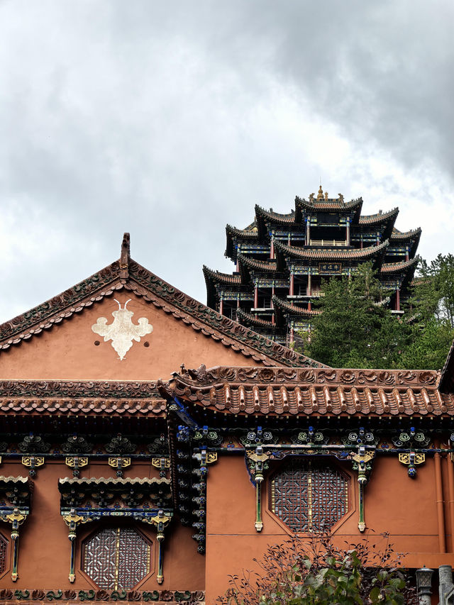 #天水淨土寺｜千年古剎藏在仙人崖，陰雨天氛圍感拉滿！   隱世古剎！四大石窟外的禪意秘境！  