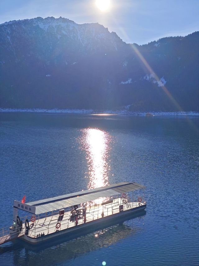 天山天池:在王母瑤臺間淬鍊億年寒玉的雲端鏡宮 天山天池:在王母瑤臺間淬鍊億年寒玉的雲端鏡宮