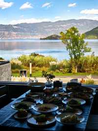 在瀘沽湖吃到這頓飯,我原諒了美食荒漠