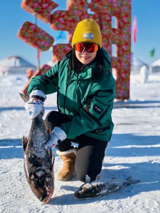 การตกปลาในฤดูหนาวที่ Duerbote: งานเลี้ยงน้ำแข็งและหิมะที่แท้จริงซึ่งสร้างความประหลาดใจให้กับชาวใต้!