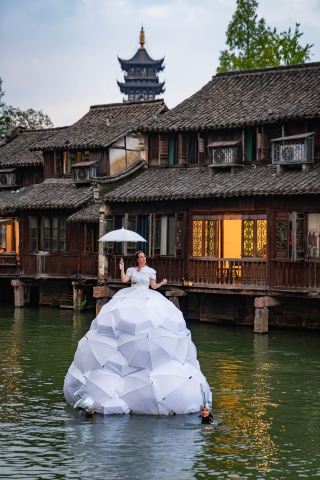 Wuzhen "Floating Diva" limited-time return! Stay at Shuishi Inn, listen to songs by the water, and experience a Jiangnan dream  Last year's viral stunning water opera is back! He