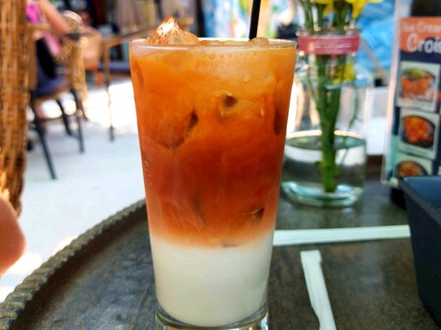 Manga & Hubba คาเฟ่ริมทะเลบางเสร่