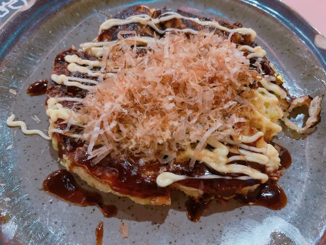 餐廳既裝修及佈置都充滿日本居酒屋特色,環境舒適氣氛一流~食物方面,除左串燒、日式小食及烏冬外,亦提供大量新鮮刺身及時令海鮮,食物種類夠多元化~ 餐廳既裝修及佈置都充滿日本居酒屋特色,環境舒適氣氛一流~食物方面,除左串燒、日式小食及烏冬外,亦提供大量新鮮刺身及時令海鮮,食物種類夠多元化~