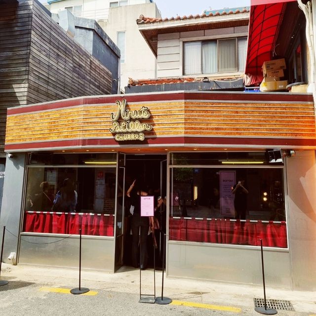 쇼핑과 예쁜 카페의 성지! <압구정 로데오거리>