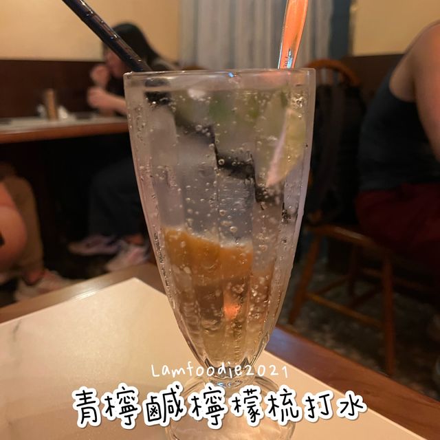 旺角排長龍巨型鋸扒
