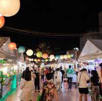 The One Ratchada ตลาดนัดกลางคืน ใกล้รถไฟฟ้าใต้ดิน