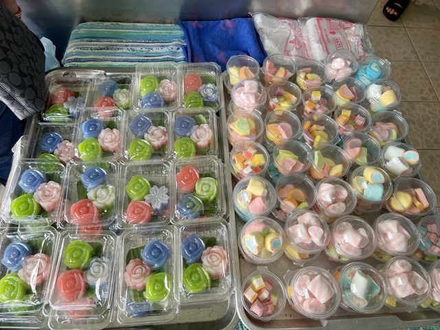 ร้อนๆแบบนี้มากินไอติมกัน