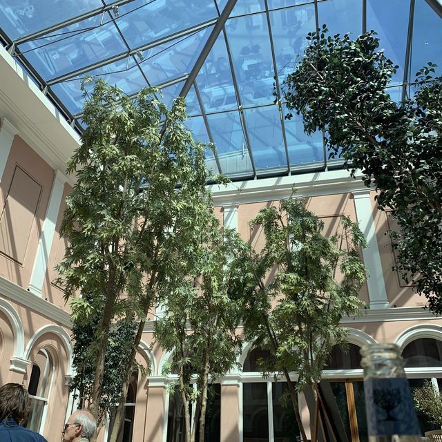Wallace Collection - admiring art in the heart of London 