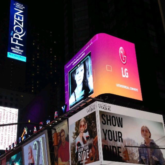 EMPiRE STATE BILL  BROADWAY  NEW YORKTIME'S SQUARE