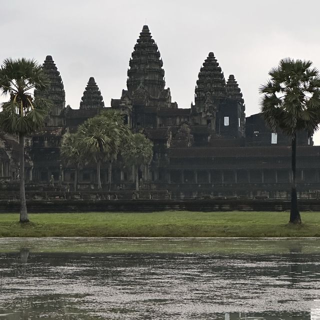 シェムリアップ（アンコール遺跡、ナイトマーケット、戦争博物館）