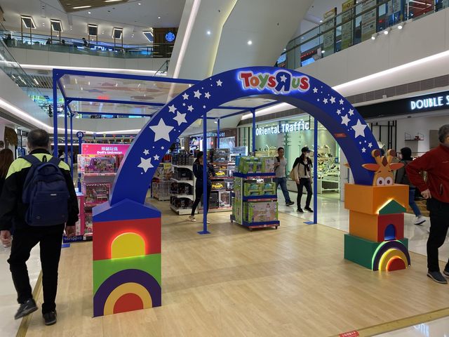 TOYSRUS pop-up store 🏬 