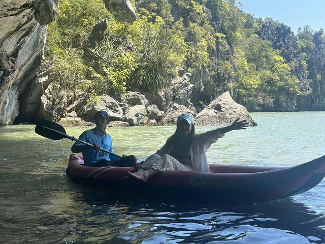 นั่งเรือแคนูเที่ยวถ้ำลอด อ่าวพังงา