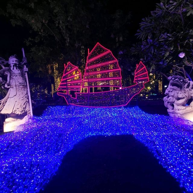 สวนแสงที่สวนสันติชัยปราการ