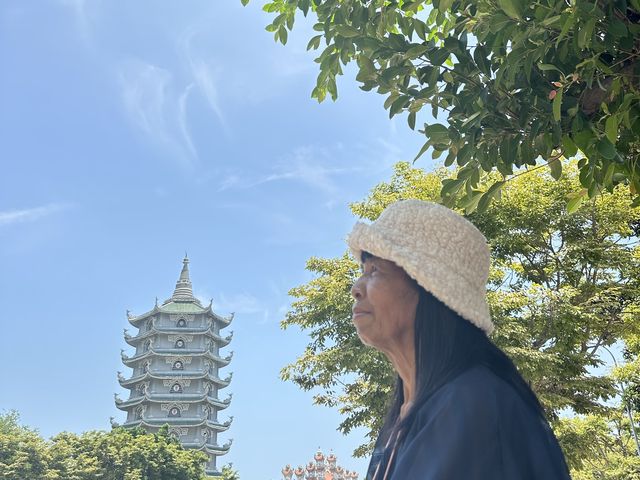 ไหว้พระขอพรเจ้าแม่กวนอิม ที่ริมอ่าวดานัง 🙏🏻