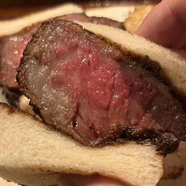 【大阪・北新地】経験豊富なシェフの技が光る芸術的な肉割烹「友百合」
