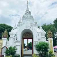 พระอารามหลวง วัดพระธาตุหริภุญชัย