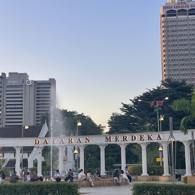쿠알라룸푸르 주요 랜드마크를 한눈에, 메르데카 광장
