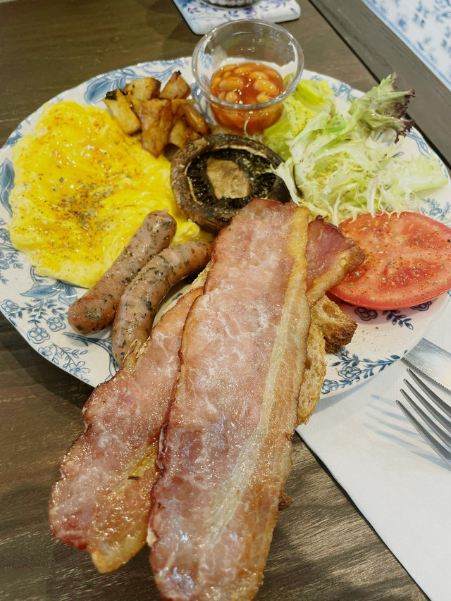 元朗西班牙風Cafe，海底撈式服務