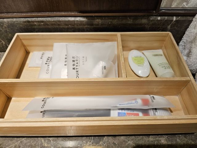 秋味正濃 南港好眠 六福萬怡酒店精緻套房