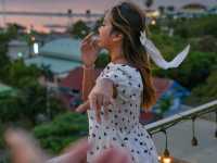 นอนชิลดูอาทิ​ตย์ตกทะเลบนrooftopที่Crossvibepattaya