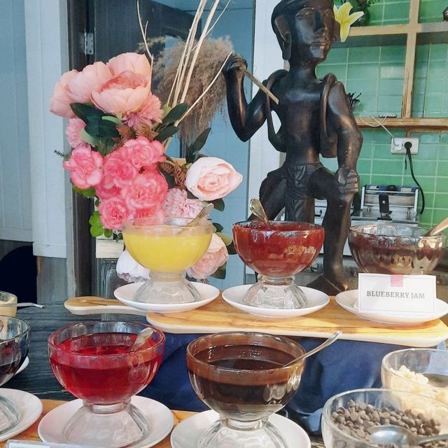 SAVOY CAFE: REMARKABLE BREAKFAST BUFFET