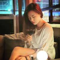 月亮主題打卡露天旺角酒吧