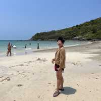 หาดนวล เกาะล้าน วิวเขาโอบชายหาดดูสวยงาม