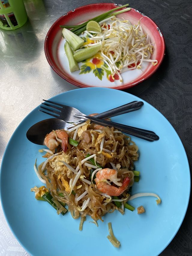 ของกินหลากหลายที่ตลาดน้ำพุ เมืองจันทบุรี 