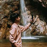 เที่ยวชมบรรยากาศแช่น้ำตกฟินๆ