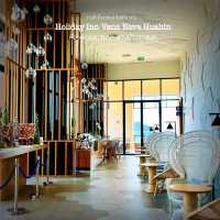 นอนสบาย สวนน้ำสนุกที่ Holiday Inn Vana Nava Huahin