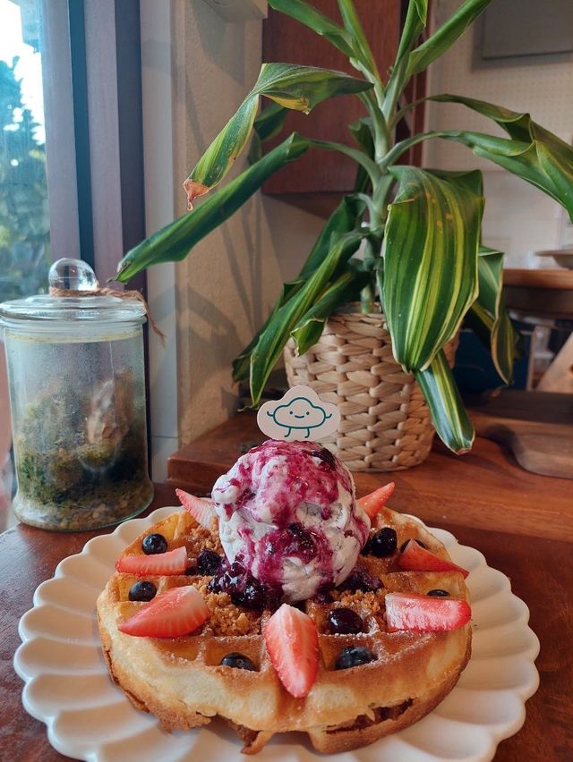 DON’T MISS THIS WAFFLE SPOT!