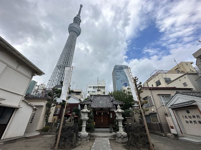 東京・押上。スカイツリーが写り込む景色『押上天祖神社』