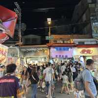 夜市狂歡！逢甲夜市暢享美食狂歡！🍡🎉🎪