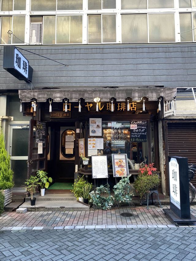 浅草！名物アスパラ入りコンビーフのホットサンド