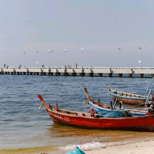 คาเฟ่สโลว์บาร์สุดชิล ริมชายหาดบางแสน