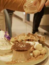 情侶打卡Cafe，甜品和韓式炸雞都出色